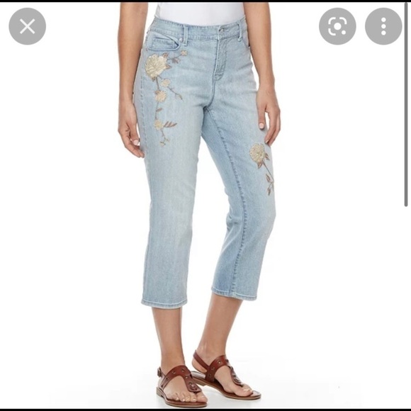 Gloria Vanderbilt “Jordyn” All Around Slimming Effect Embroidered Capri Jeans - Picture 1 of 13